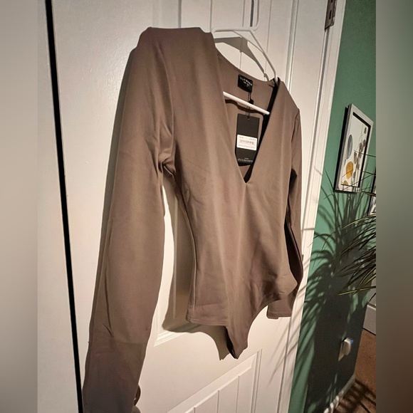 Sleeveless Bodysuit V-Cut NWT - Picture 7 of 7